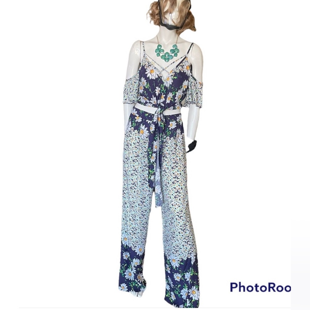 Drop shoulder crop top pant outfit
